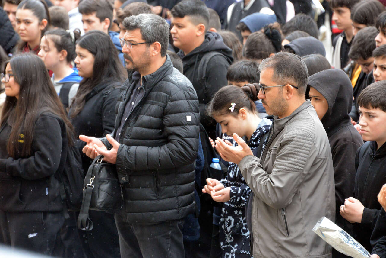 9 kişiye mezar olan Ayser Çalık Ortaokulu, yeni binasında eğitime başladı 4